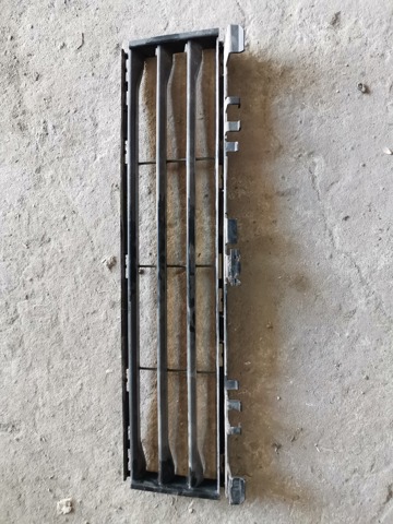 Решетка переднего бампера, центральная 51117385267 BMW