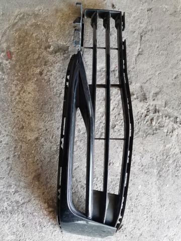 Правая решетка переднего бампера 51117385278 BMW