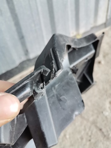 51117399978 BMW Кронштейн крепления противотуманной фары правой купить в Киев