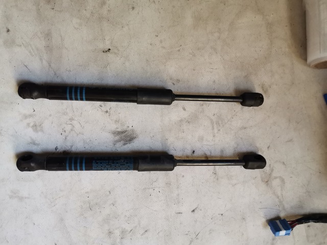 Амортизатор капота газовый 51237347402 BMW