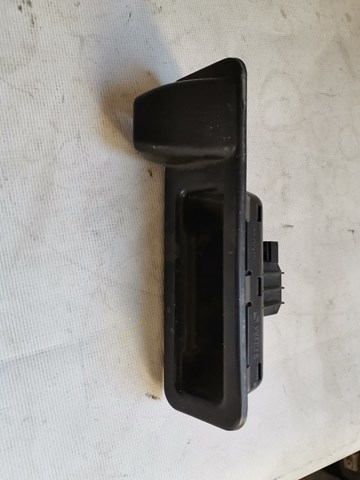 Кнопка привода замка 3/5 двери (ляды)/крышки багажника 51247381868 BMW