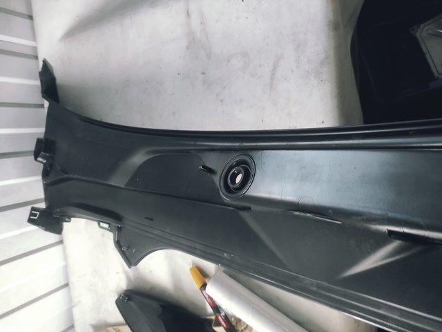 51717388714 BMW Водосток лобового стекла, жабо купить в Ужгород