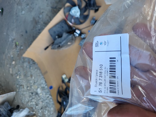 51767318510 BMW Уплотнитель двери задней правой (на двери) купить в Киев