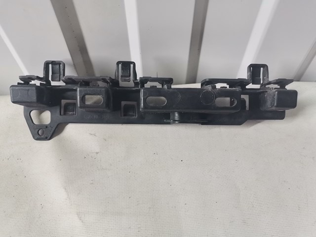 Кронштейн наружной накладки порога правой 51777387342 BMW