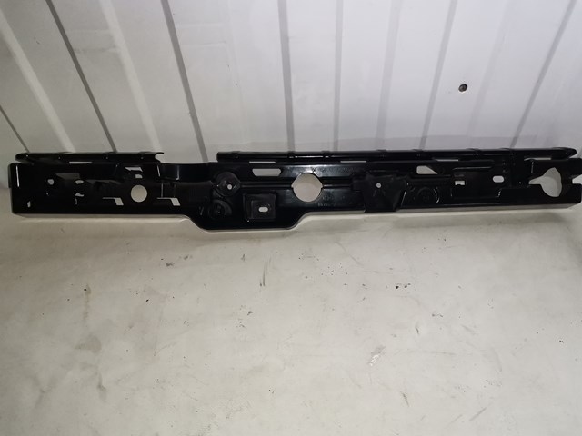 Кронштейн наружной накладки порога правой 51777387346 BMW