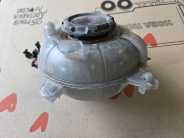 Бачок расширительный 5QM121407E VAG