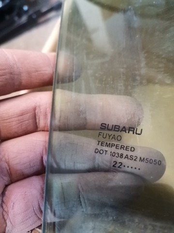 SUBARU 61011AN02A Стекло двери передней правой в наличии Житомир