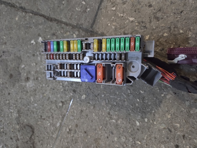 Панель предохранителей 61149350313 BMW