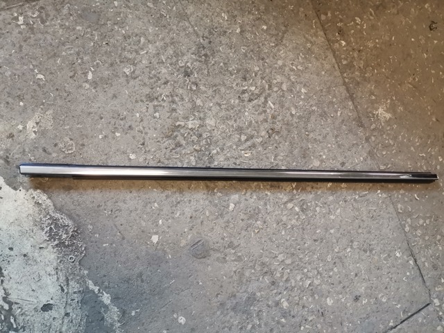 Молдинг опускного стекла нижний, двери передней, правой 61280AN001 SUBARU