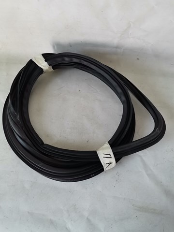 80A831721C Уплотнитель двери передней (на кузове) купить Ужгород