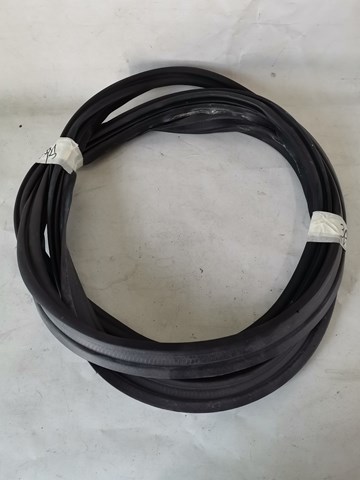VAG 80A833721E Уплотнитель двери задней (на кузове) в наличии Кривой Рог