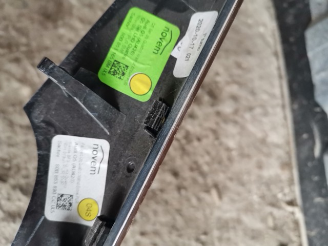 80B853190CCIX5 Молдинг (накладка) приборной панели "торпедо" правый купить Украина