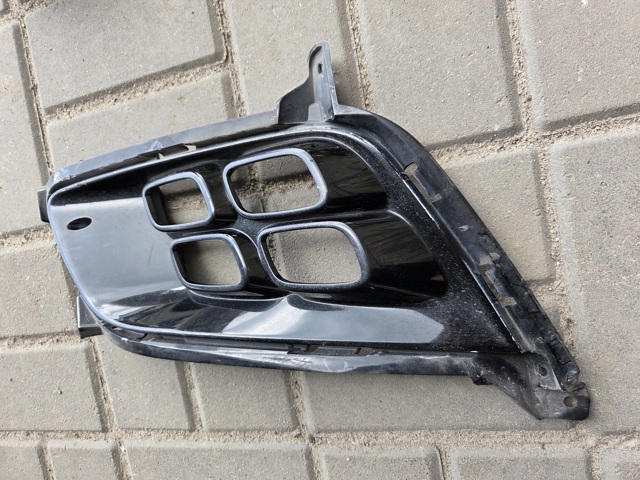 Ободок (окантовка) фары противотуманной правой 865522T520 HYUNDAI