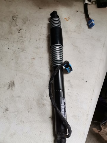 Газовый упор багажника 8737952 BMW