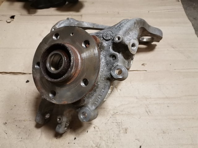 Цапфа поворотная левая 8R0505435C VAG