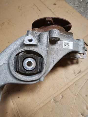 VAG 8R0505436C Цапфа (поворотный кулак) задний правый в наличии Ровно