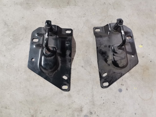 Стояк-крюк замка капота 8W0823185D VAG