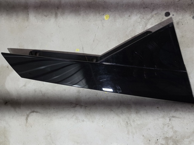 Накладка задней двери, левой, вертикальная 8W0839901A5FQ VAG