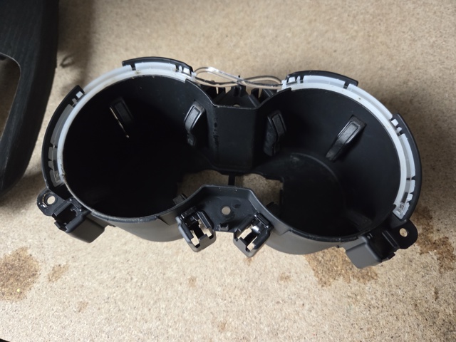 Подстаканник подлокотника центральной консоли 8W0862533D VAG