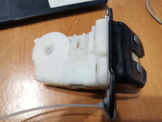 Замок задней двери 905024CL0A NISSAN