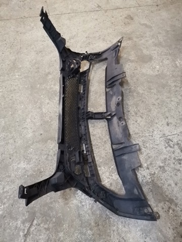 Кронштейн бампера переднего, центральный A1668851465 MERCEDES