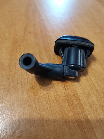 Форсунка омывателя заднего стекла KB7W67510 MAZDA