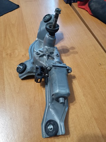 Мотор стеклоочистителя заднего стекла KD5367450 MAZDA