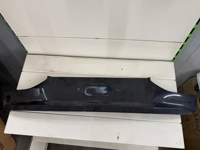 Накладка на крышку багажника 51247416687 BMW