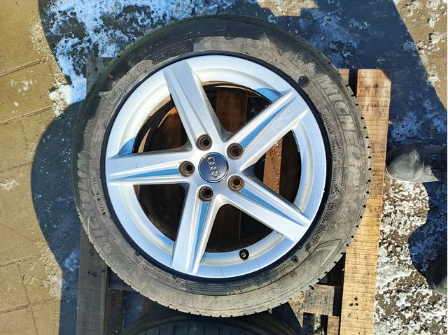 Диски на авто 8V0601025CR VAG