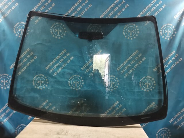 Стекло лобовое 1747904 FORD