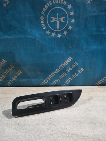 Кнопки переднего левого стеклоподъемника 1Z0959858B VAG