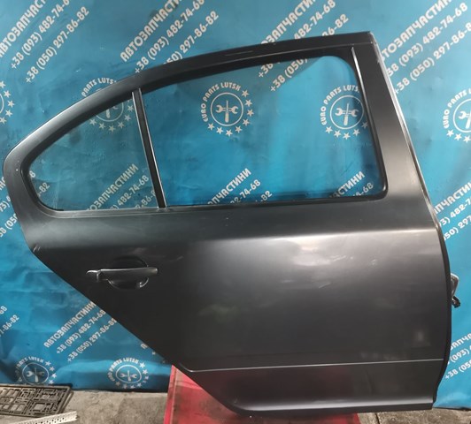 Дверь пассажирская задняя правая 1Z5833056 VAG