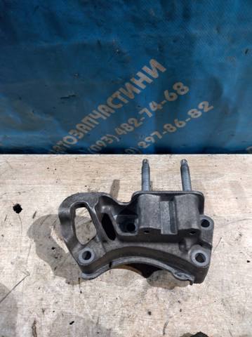 Кронштейн подушки (опоры) двигателя, правой 3M516030AF FORD