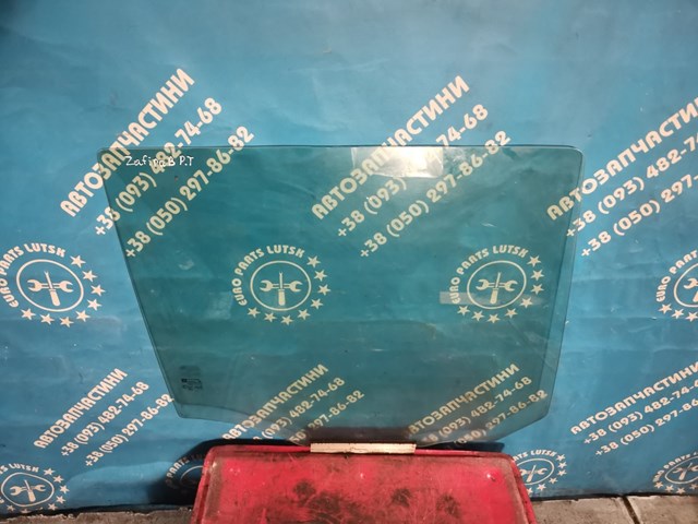 Стекло задней двери, правой 5161472 OPEL