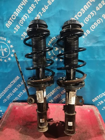 Передний правый амортизатор 546601W001 HYUNDAI