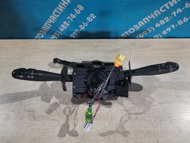Переключатель подрулевой, правый 6001551355 RENAULT