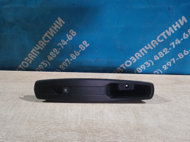 Кнопка стеклоподъемника передняя правая 809600018R RENAULT