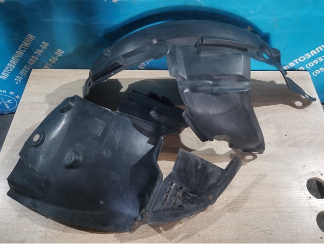Подкрылок передний правый 8200067075 RENAULT
