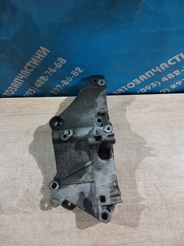 Кронштейн генератора 8200100148 RENAULT