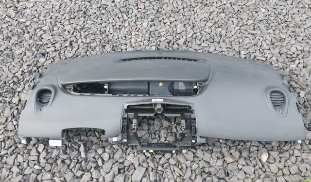 Передняя панель 8200139257 RENAULT
