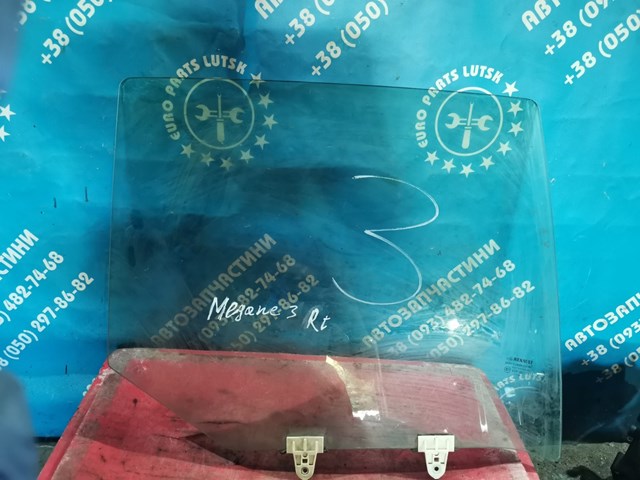 Стекло задней двери, правой 823000007R RENAULT