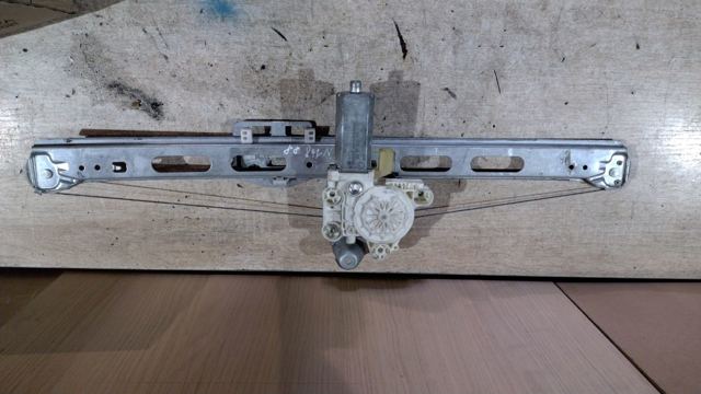 Мотор стеклоподъемника двери передней, правой A1688203842 MERCEDES