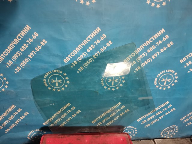 A1697350210 MERCEDES Стекло двери задней правой купить в Львов