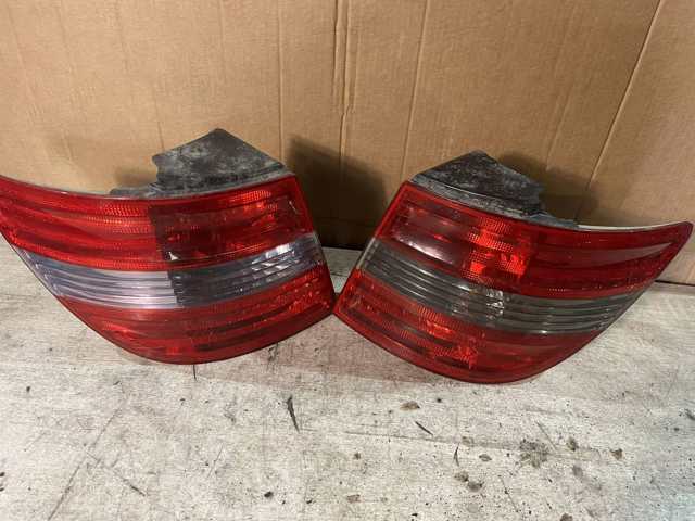 Задняя левая внешняя фара A1698202564 MERCEDES