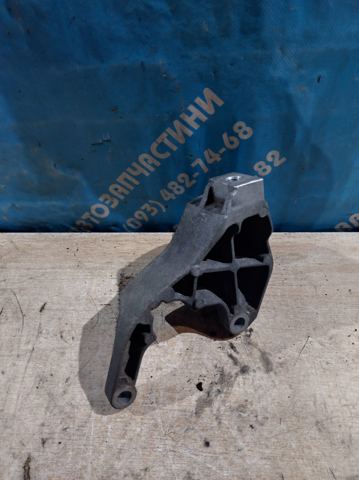 Кронштейн подушки КПП, правый AV617M125AA FORD