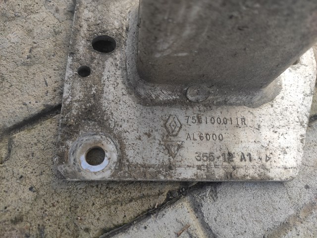 RENAULT 756100011R Панель багажного отсека задняя в наличии Каменское