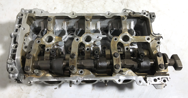 Головка блока цилиндров (ГБЦ), правая 11040EY02C NISSAN