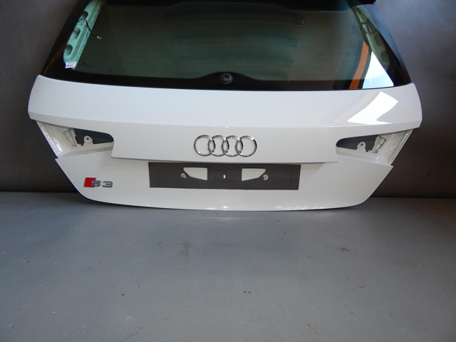 Дверь задняя багажная 8V3827025H VAG