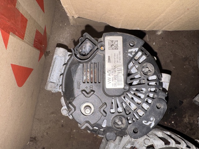 Автомобильный генератор 06J903023K VAG