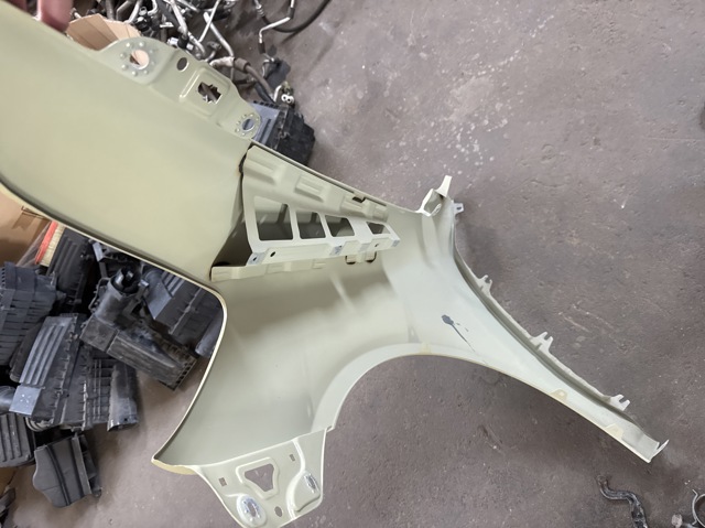 1Z0821106C Крыло переднее правое купить Черкассы